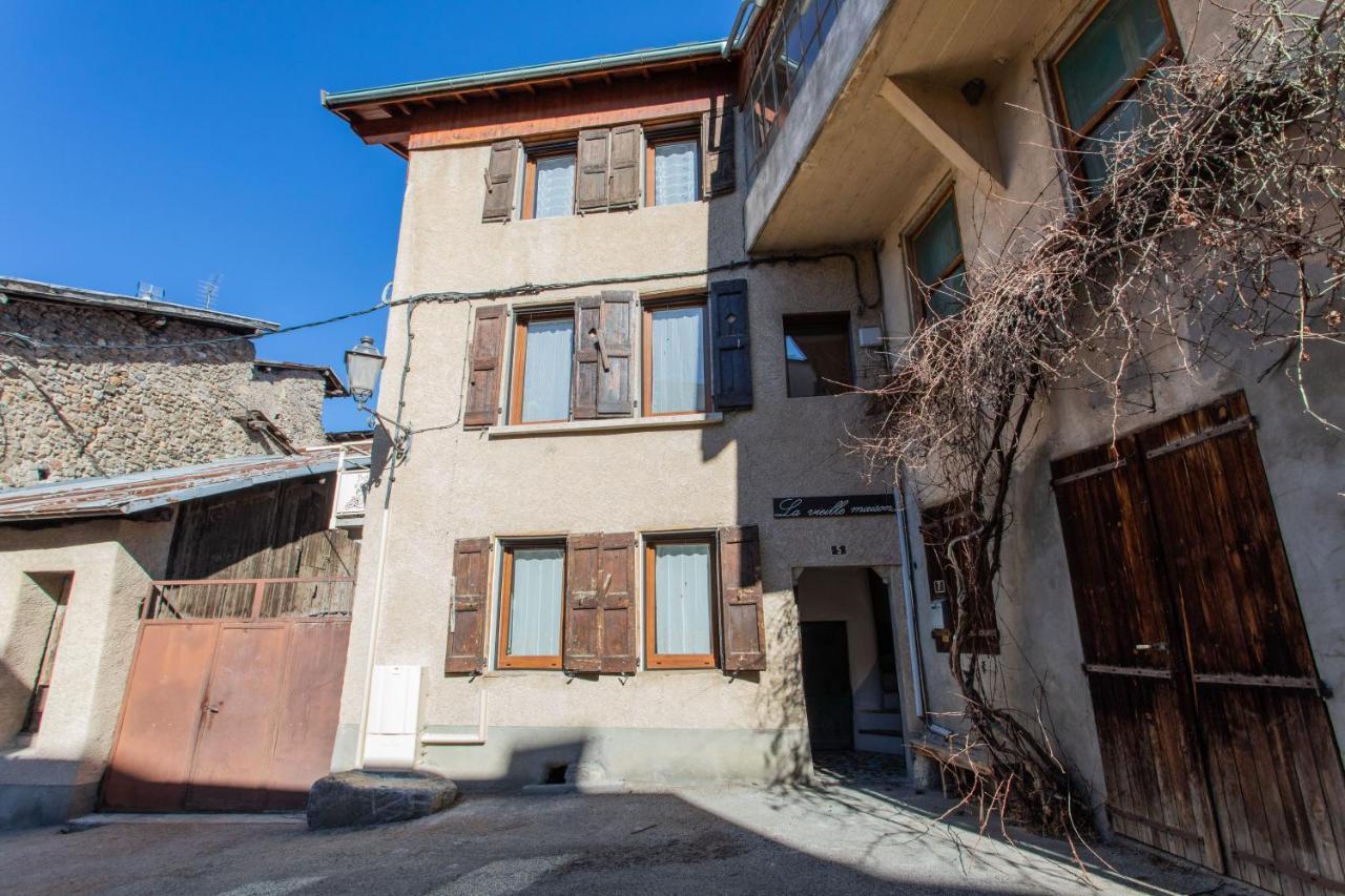L'Ecureuil Dans La Vieille Maison Centre Ville D'Embrun Exteriör bild